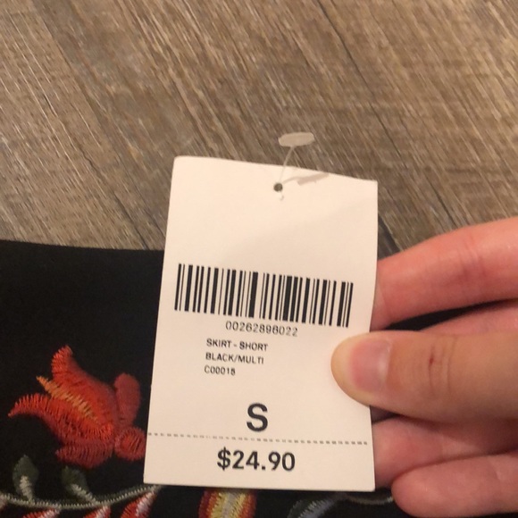 Forever 21 Floral Skirt - Picture 3 of 3